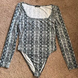 Women’s Shein Animal print bodysuit size Large** see measurements good condition
